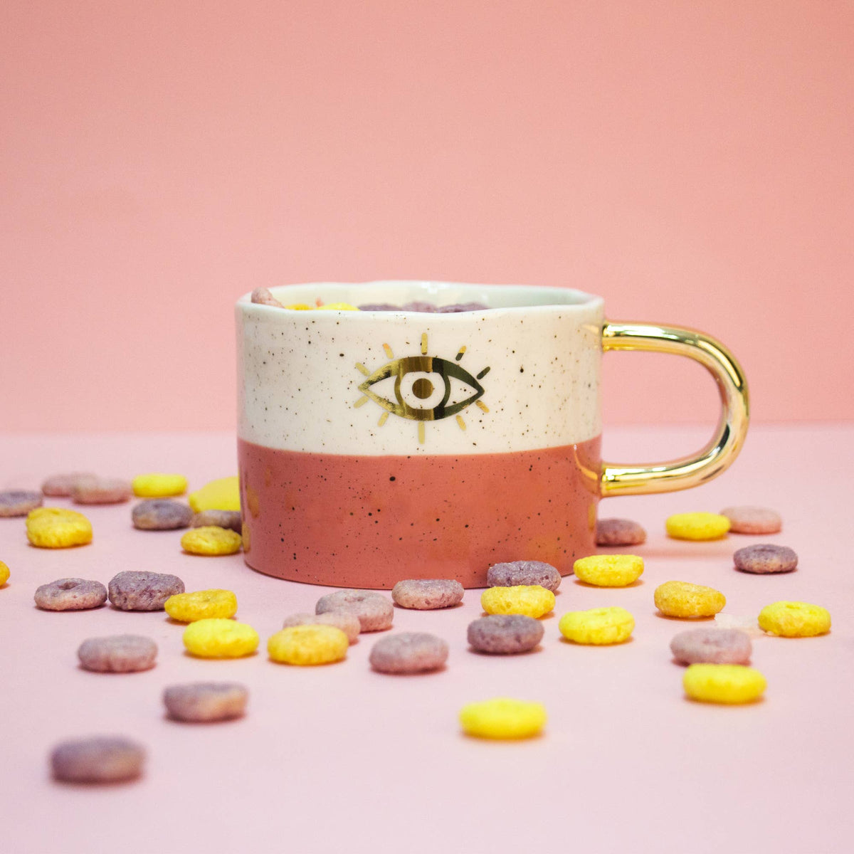 Tazza con occhio irregolare