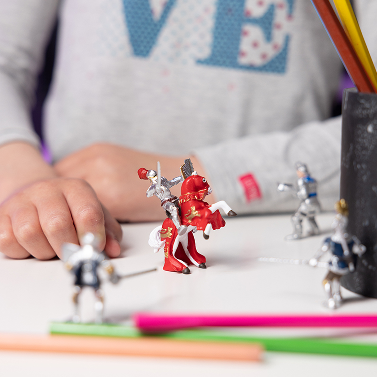 Mini Knights Figurine, 12 pieces