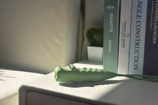 Crocodile flashlight