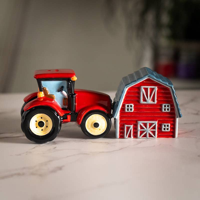 Tractor &amp; Barn Salt and Pepper Shaker Set 16126