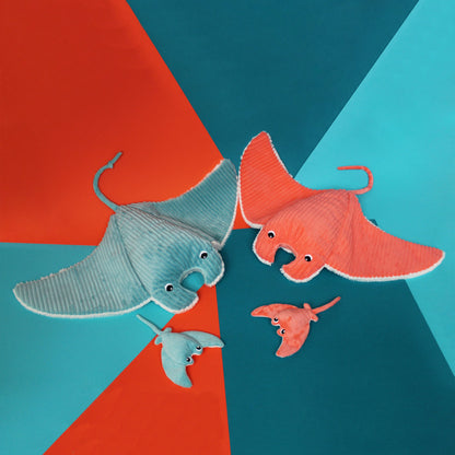 Peluche raie manta Mantalou maman et son bébé bleu aqua – Les Ptipotos – vue 7