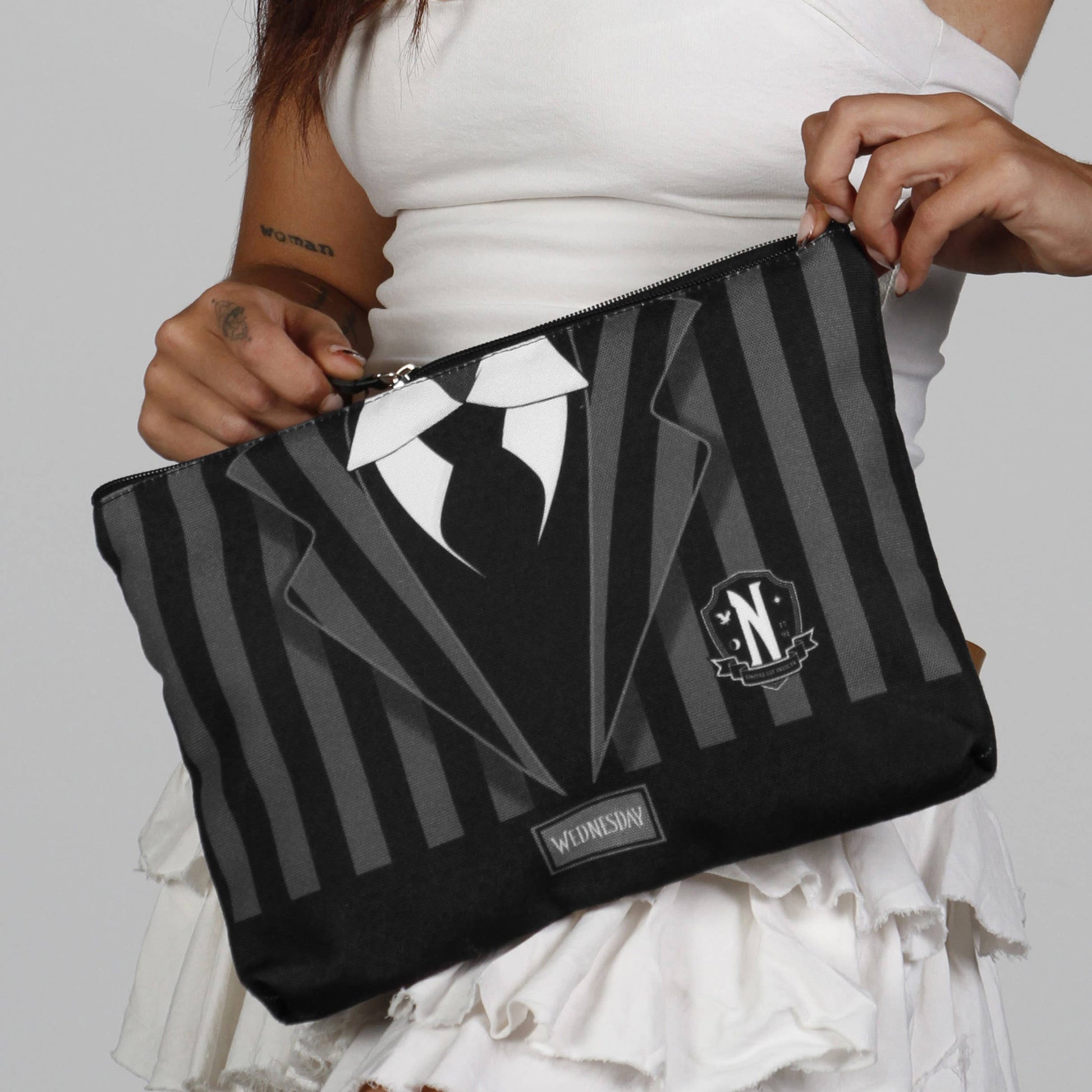 trousse de toilette mercredi uniforme karactermania