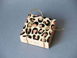 Sottobicchieri in ceramica con motivo leopardato