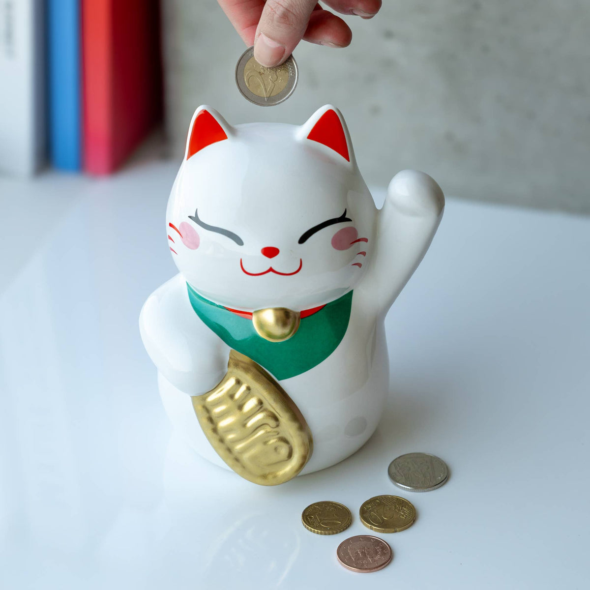 Salvadanaio a forma di gatto bianco portafortuna