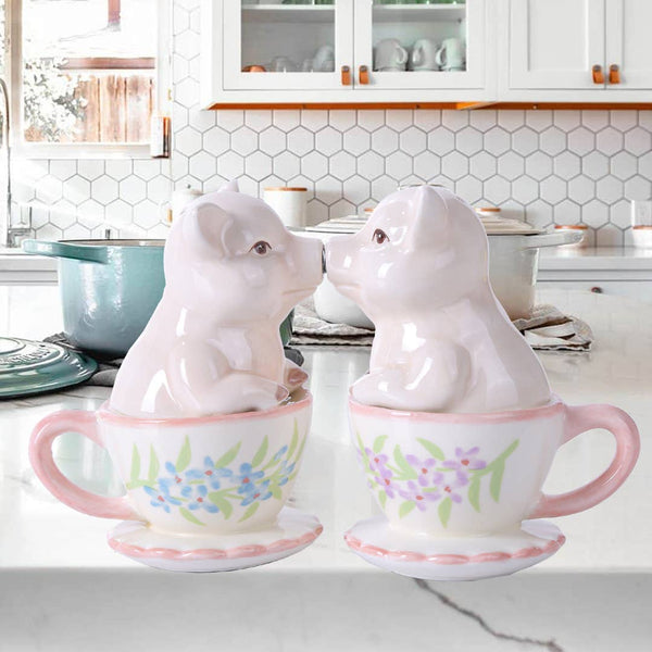 Salière et poivrière Cochons dans des Tasses à Thé – vue 2
