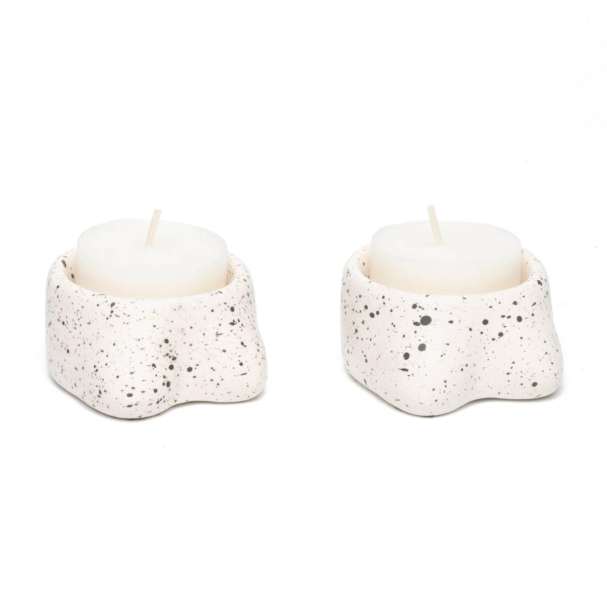 Candelieri con piccole tette bianche