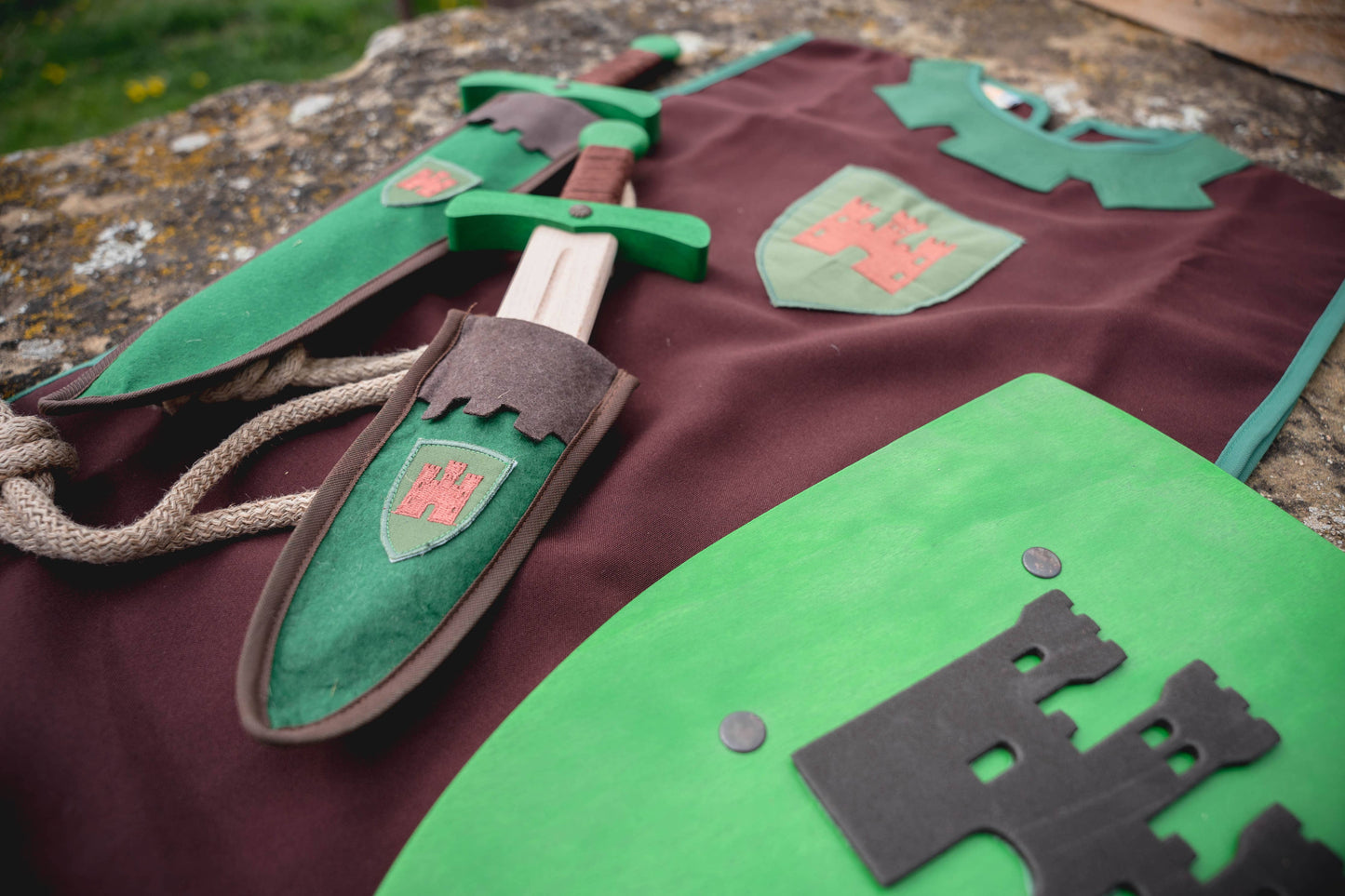Small Kamelot plywood green shield with castle