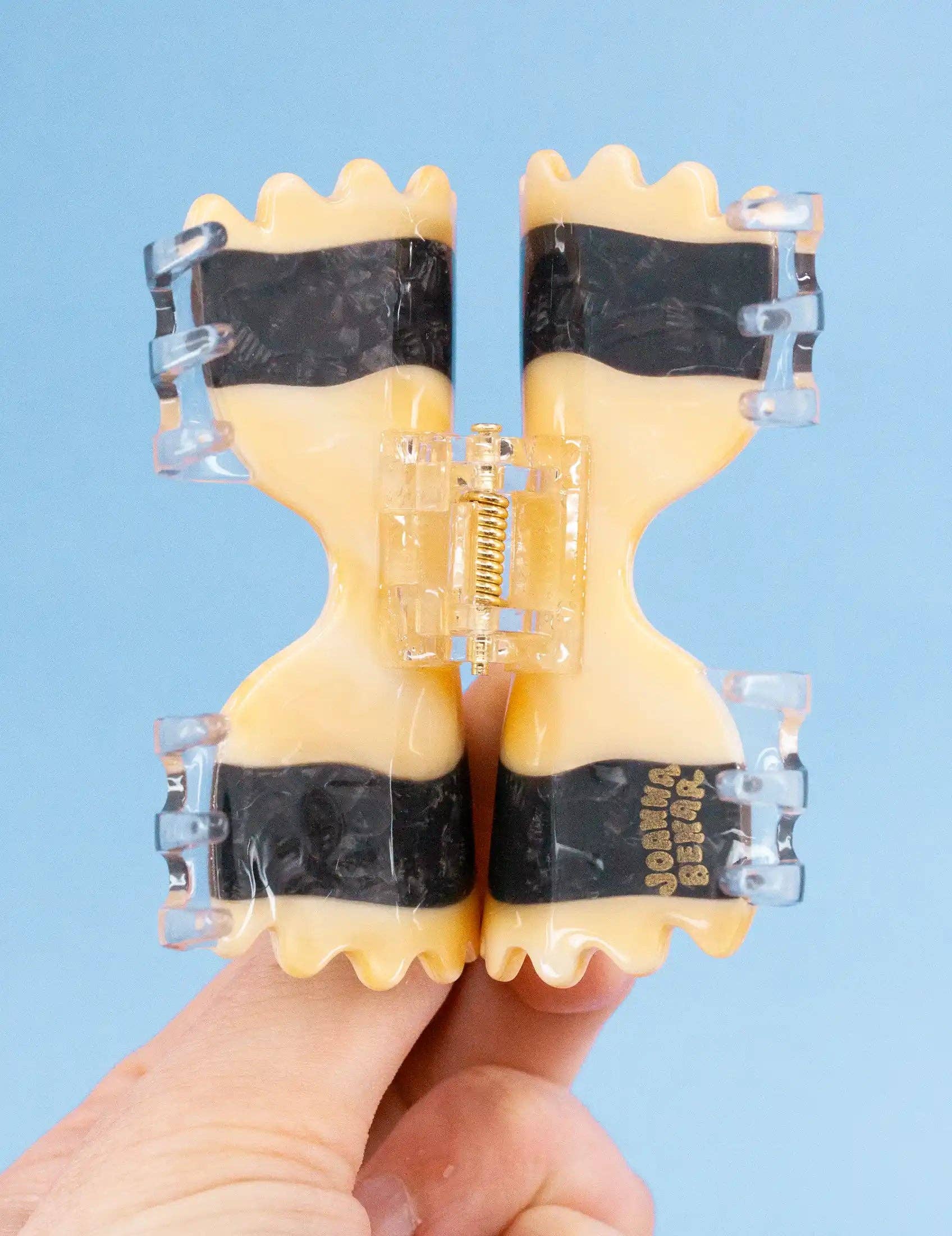 NOUVEAU ! Pince à – cheveux en forme de nœud papillon farfalle: Farfalle à l'encre de seiche | Joanna Behar – vue 8