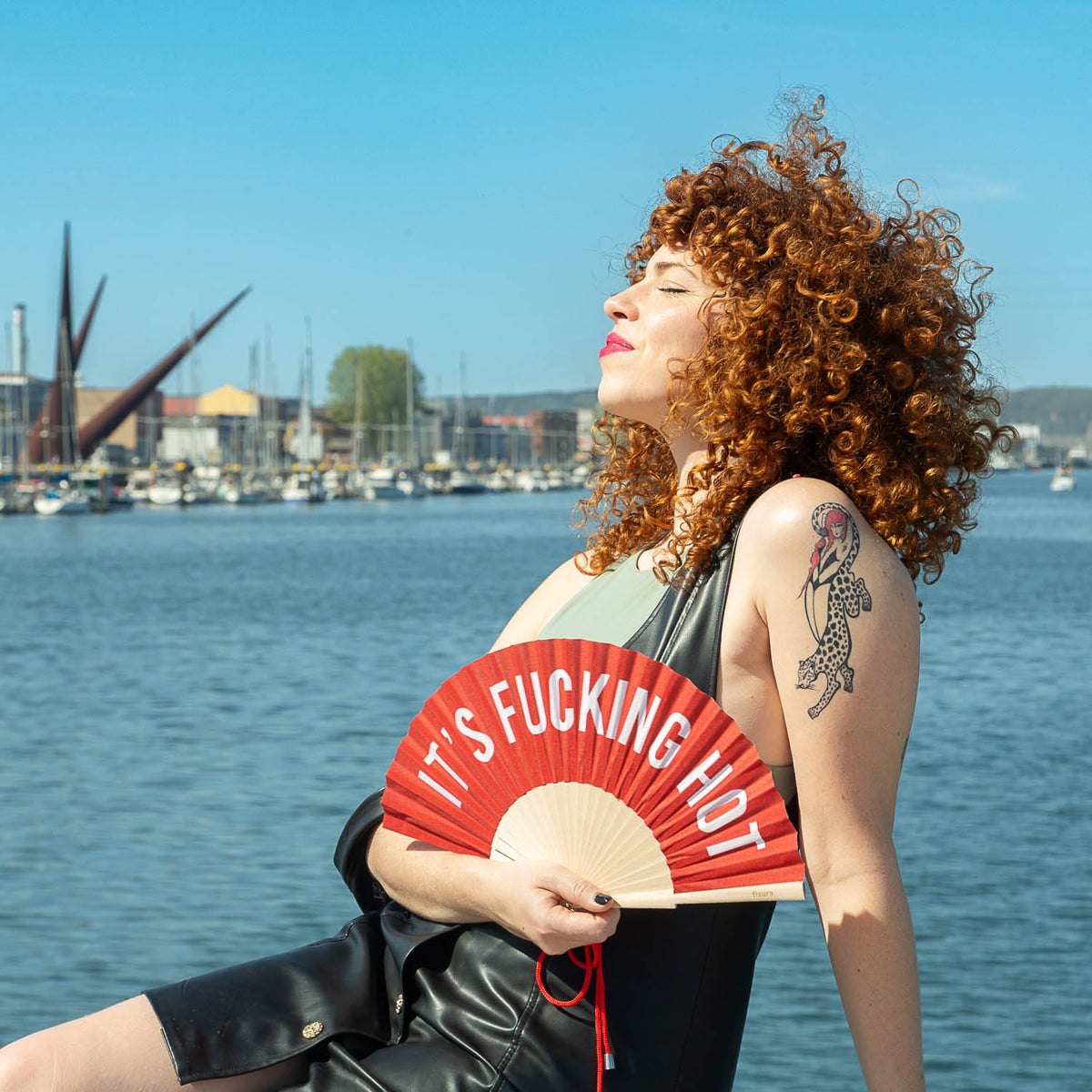 Éventail « It's Fucking Hot »