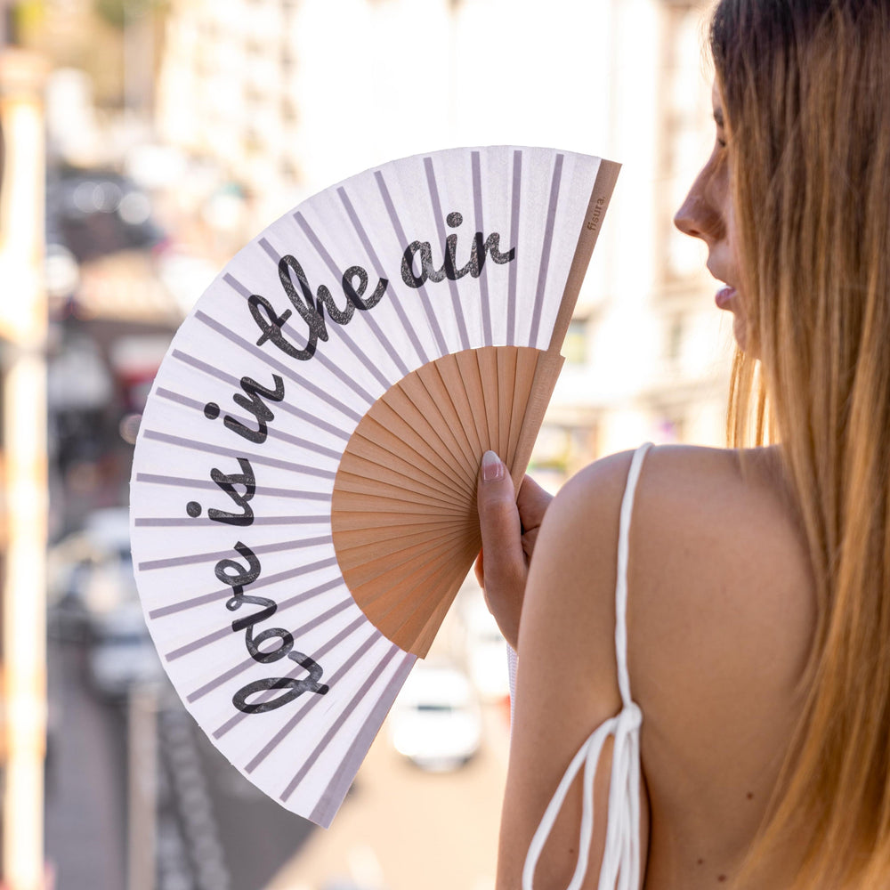 Éventail « Love is in the air » Blanc