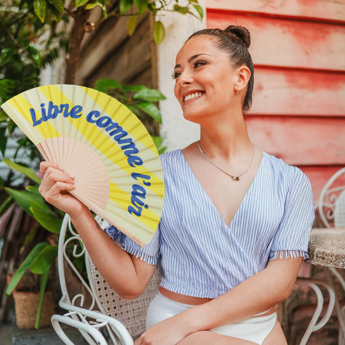 "Free as a bird" striped fan