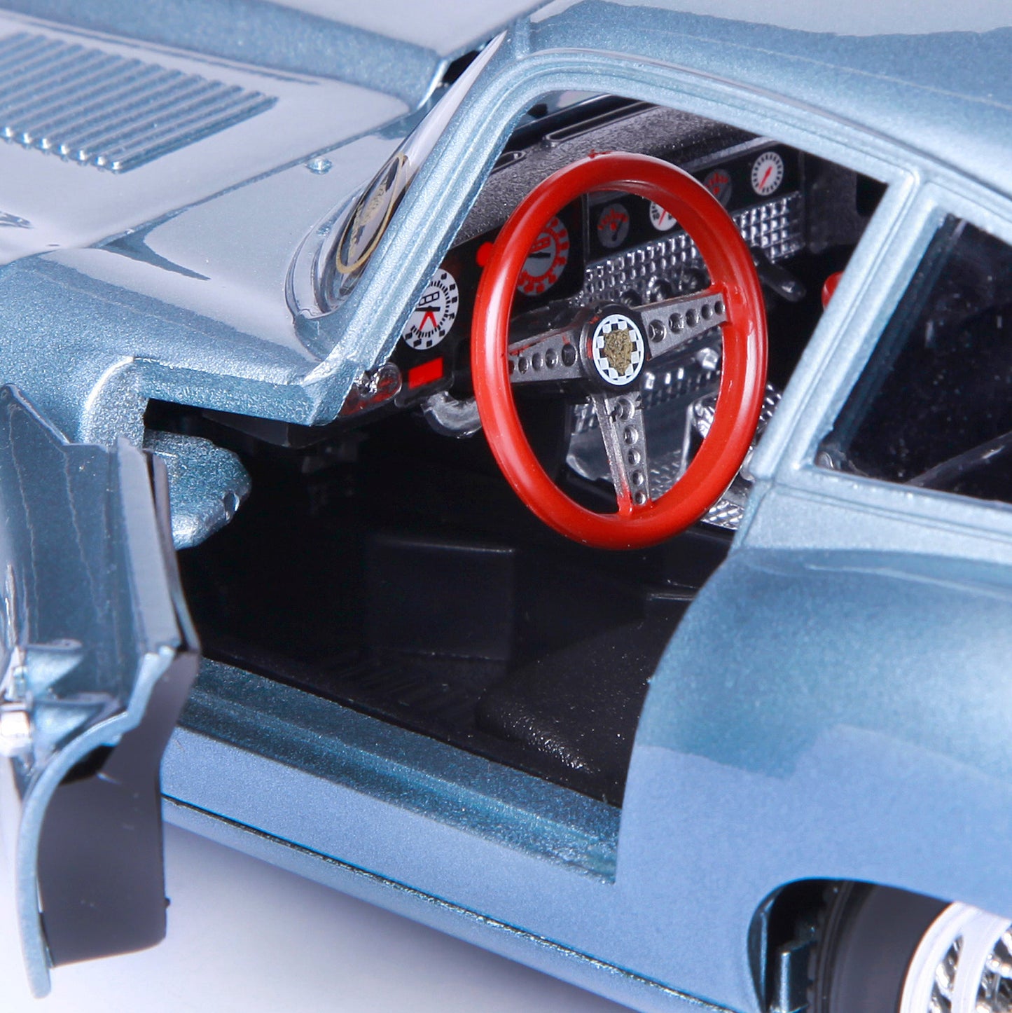 1:18 JAGUAR E-TYPE COUPE (1961)