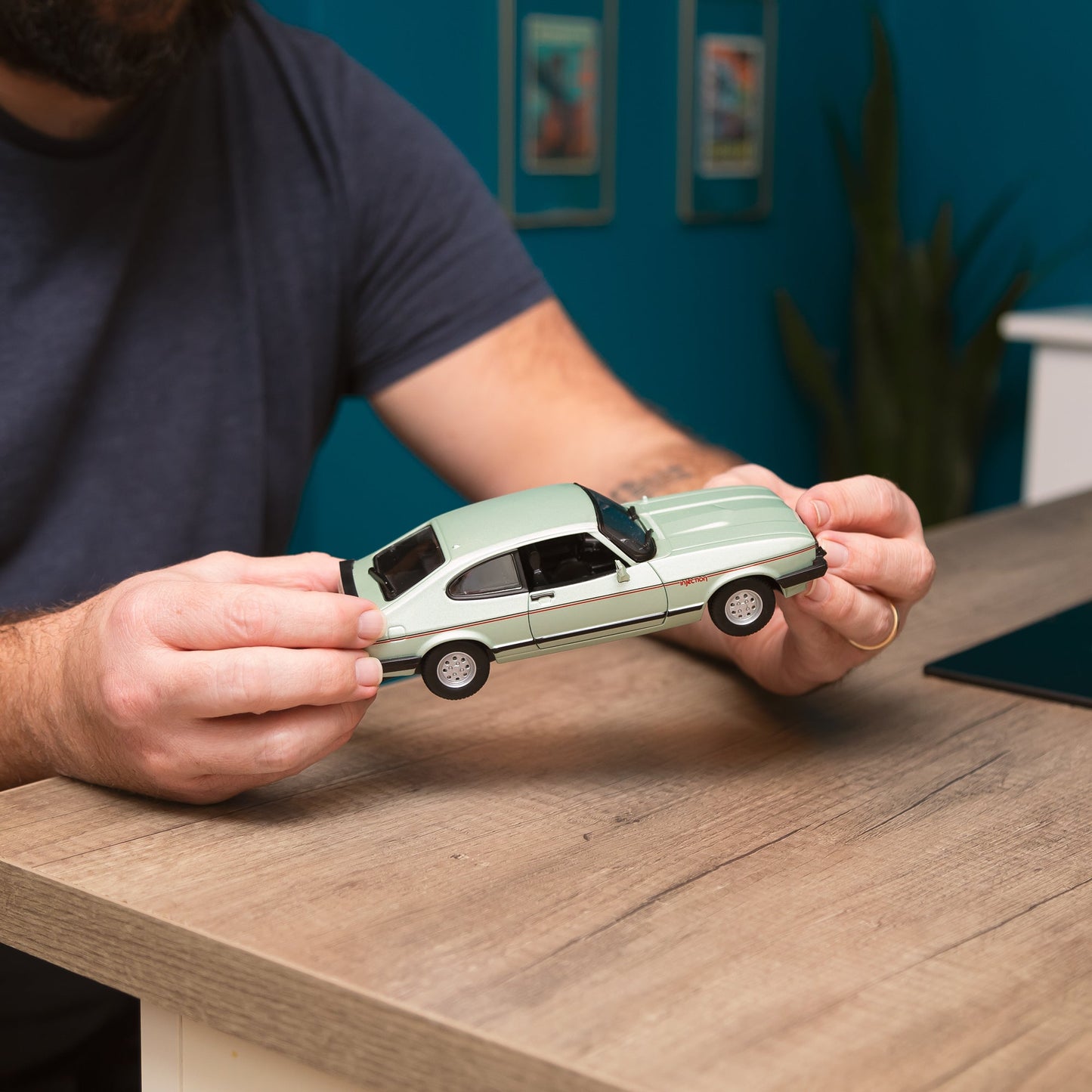 1:24 LIGHT GREEN 1982 FORD CAPRI