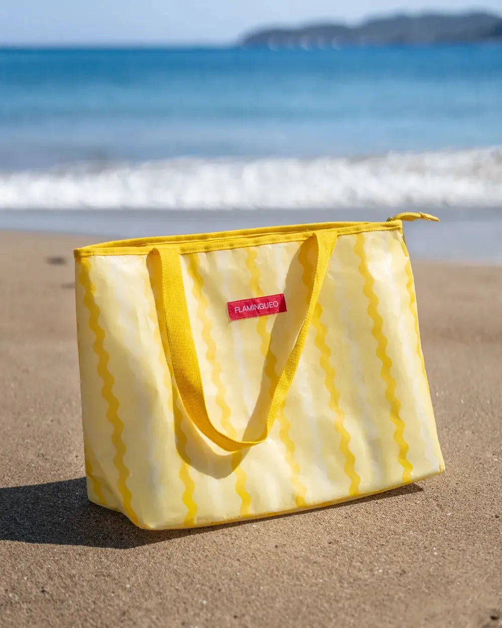 Cooler bag with bottle opener – ANOUK