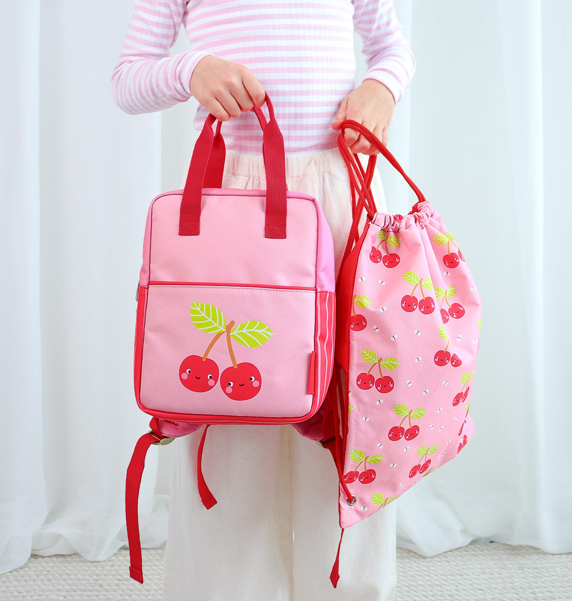 Petit sac à dos carré enfant - Cerises joyeuses – vue 6 – A Little Lovely Company