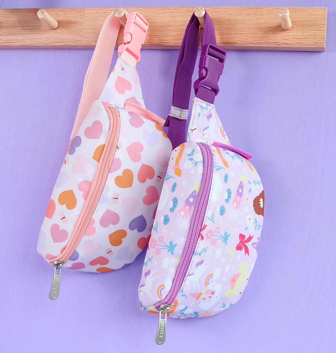 Sac banane enfant - Cœurs – vue 6 – A Little Lovely Company