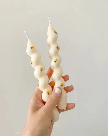 Twisted roundflower candle