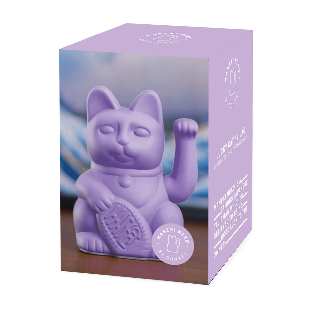 Glückliche Fliederkatze