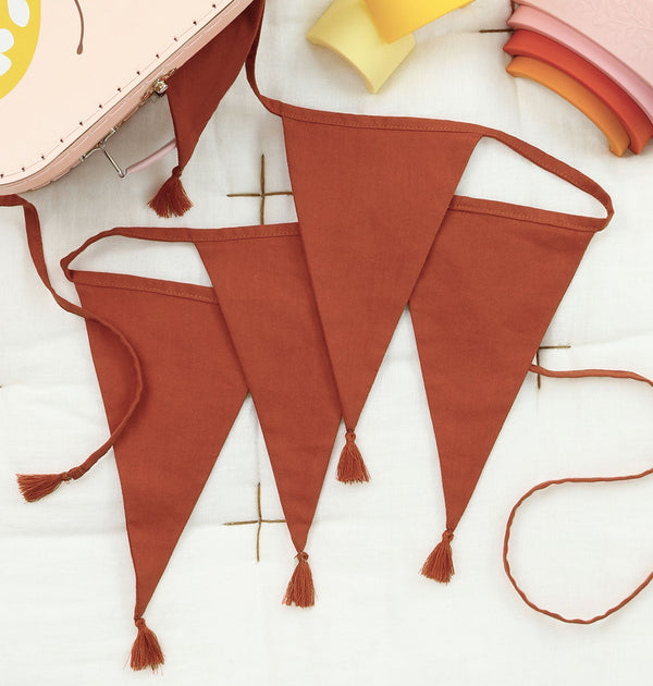 Guirlande décorative en coton - Terracotta – vue 2 – A Little Lovely Company