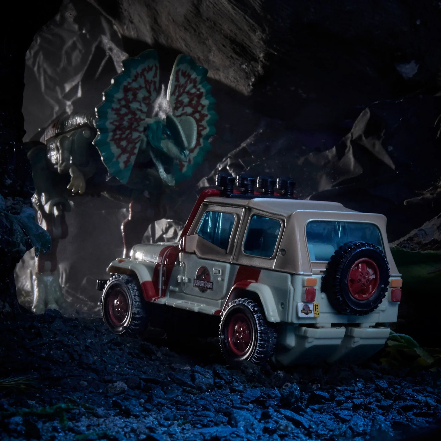 Transformers Collaborative Jurassic Park x Transformers Dilophocon et Autobot JP12