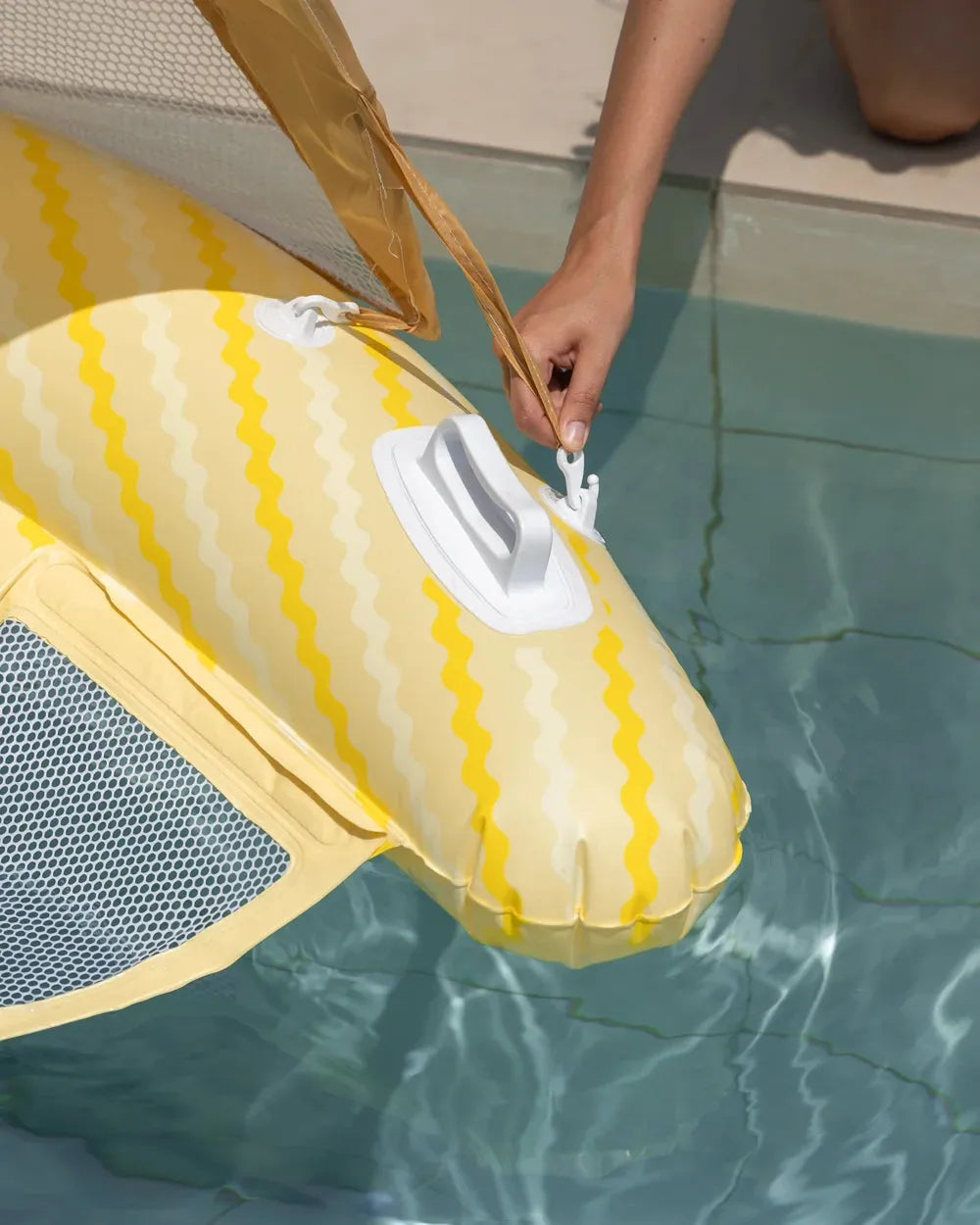 Floating seat with mesh and sunshade – TANGO