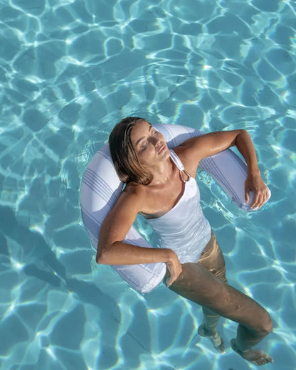 Premium multi-position backrest pool float – AVA