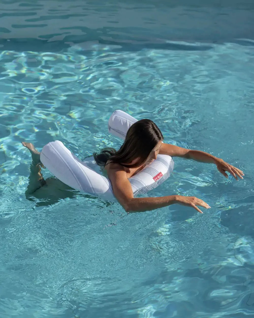 Premium multi-position backrest pool float – AVA