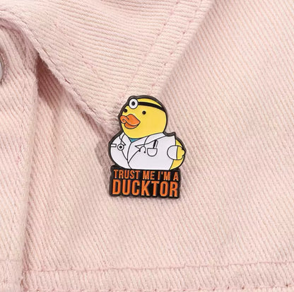 pins canard jaune trust me im ducktor