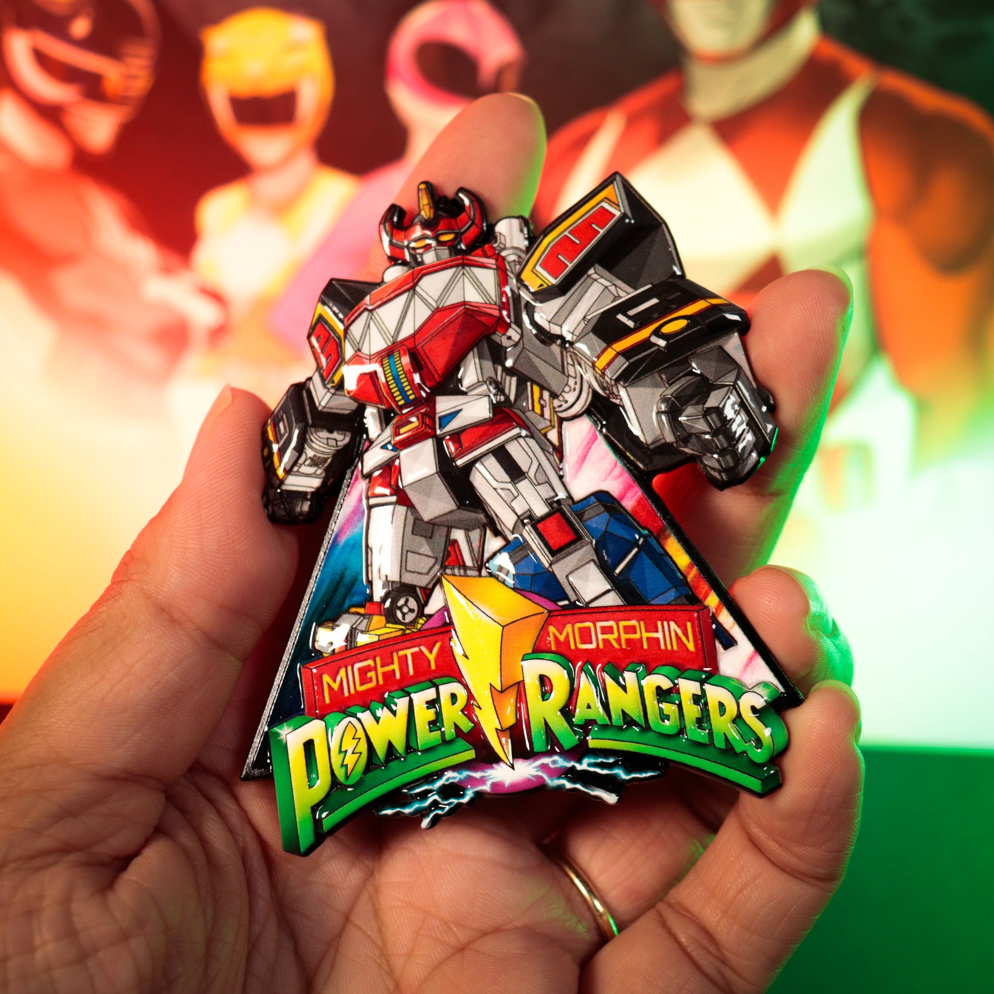 Médaillon Megazord Power Rangers en édition limitée par Fanattik – mise en situation 7