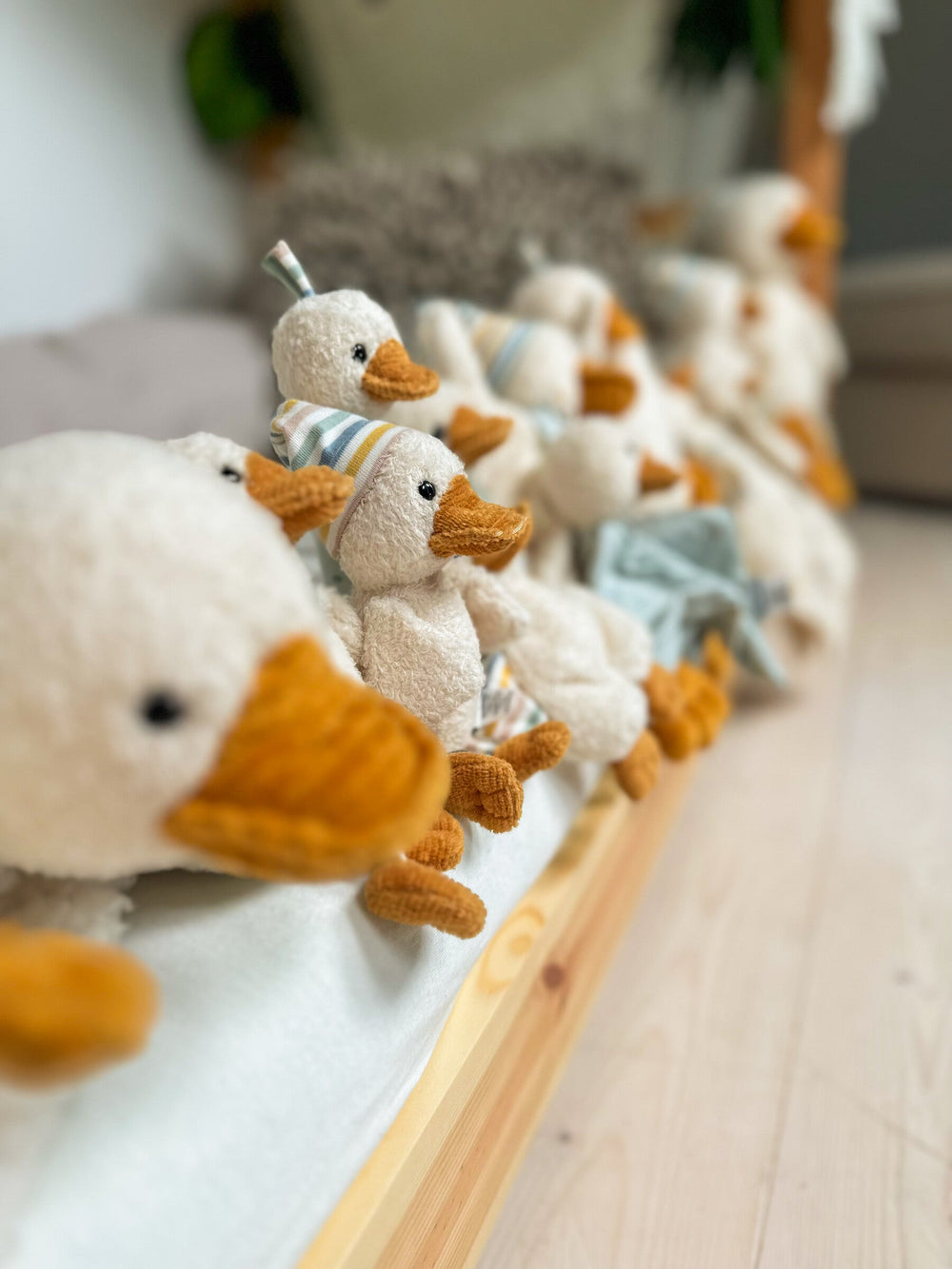 Peluche Canard Edda S avec hochet - 17 cm