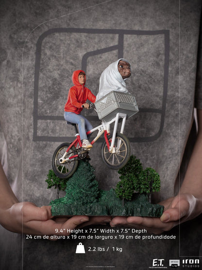E.T. & Elliot Statue - E.T. The Extra-Terrestrial - Art Scale 1/10 - Iron Studios