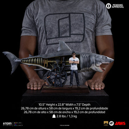 Pre-Order - Steven Spielberg Statue (Jaws 50th Anniversary) - Jaws - Art Scale 1/10 - Iron Studios