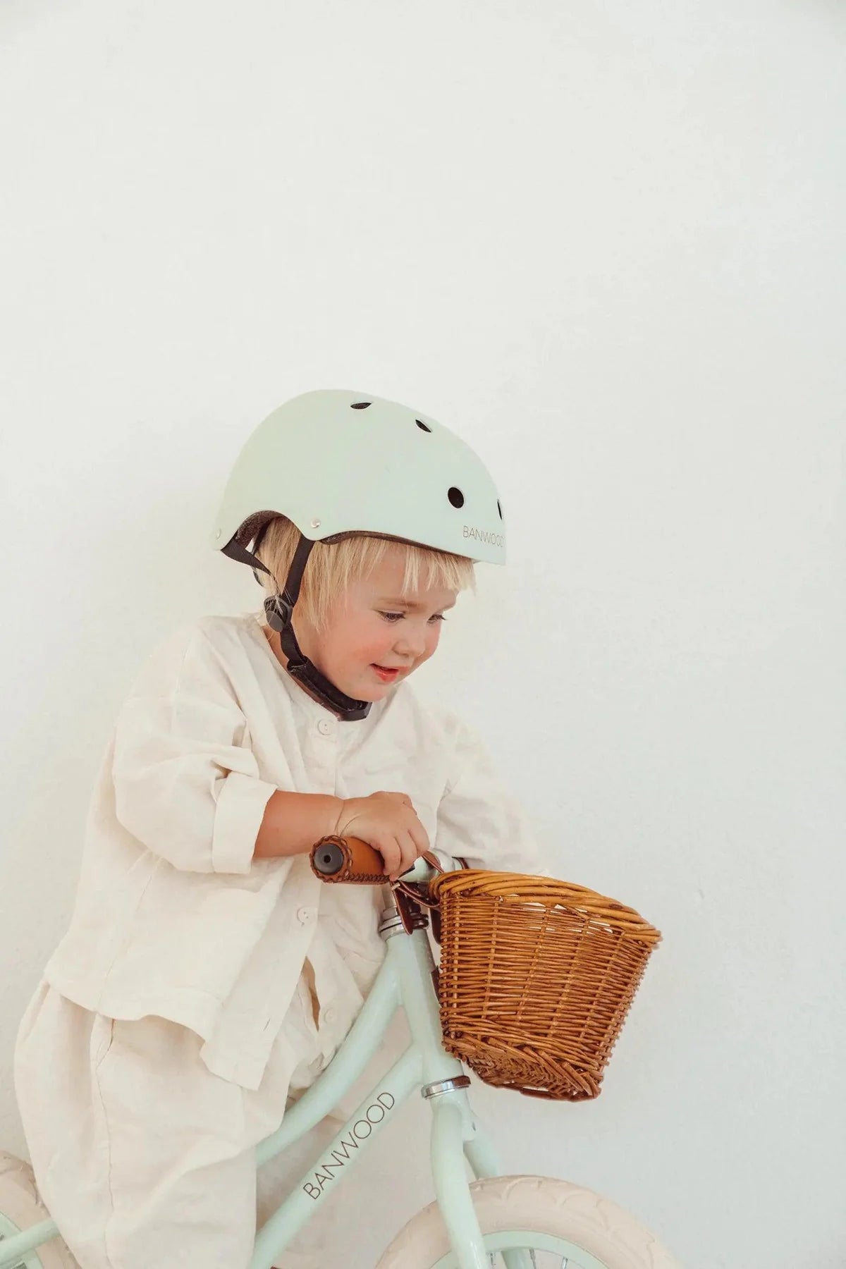casque enfant vert menthe mat banwood