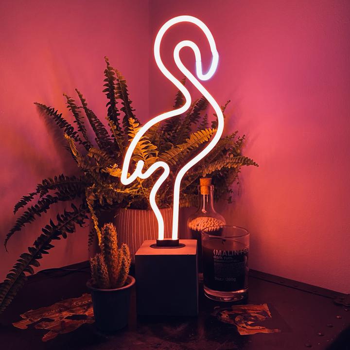 Flamant pink neon lamp