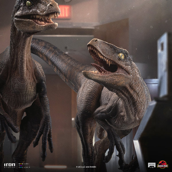 Raptor Statue at the Kitchen's Door - Jurassic Park - Art Scale 1/10 - Jurassic World