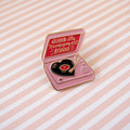 Enamel pin “Quand la musique est bonne”