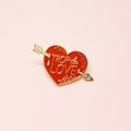 Enamel pin “Trop de Love”