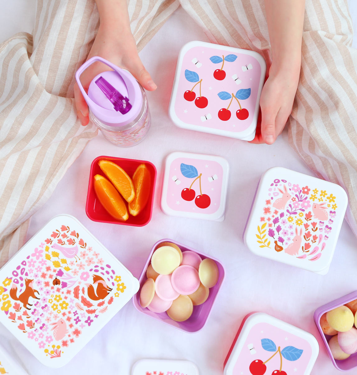 Lot de 4 boîtes repas et goûter - Jardin fleuri – vue 3 – A Little Lovely Company