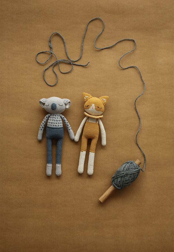 Ocher cat blanket