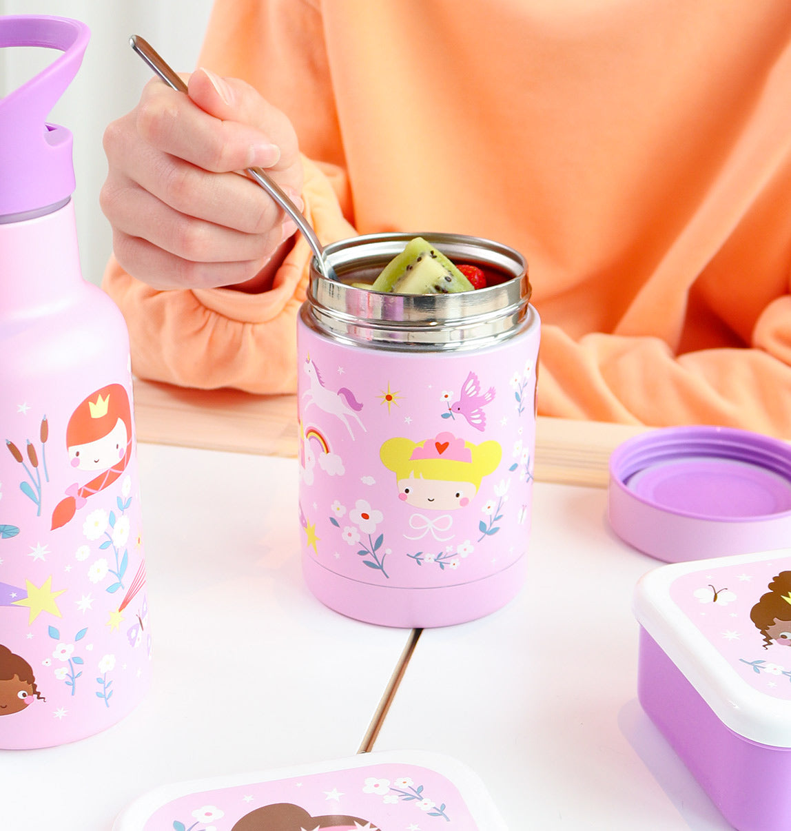 Pot alimentaire isotherme en inox - Princesses – vue 6 – A Little Lovely Company