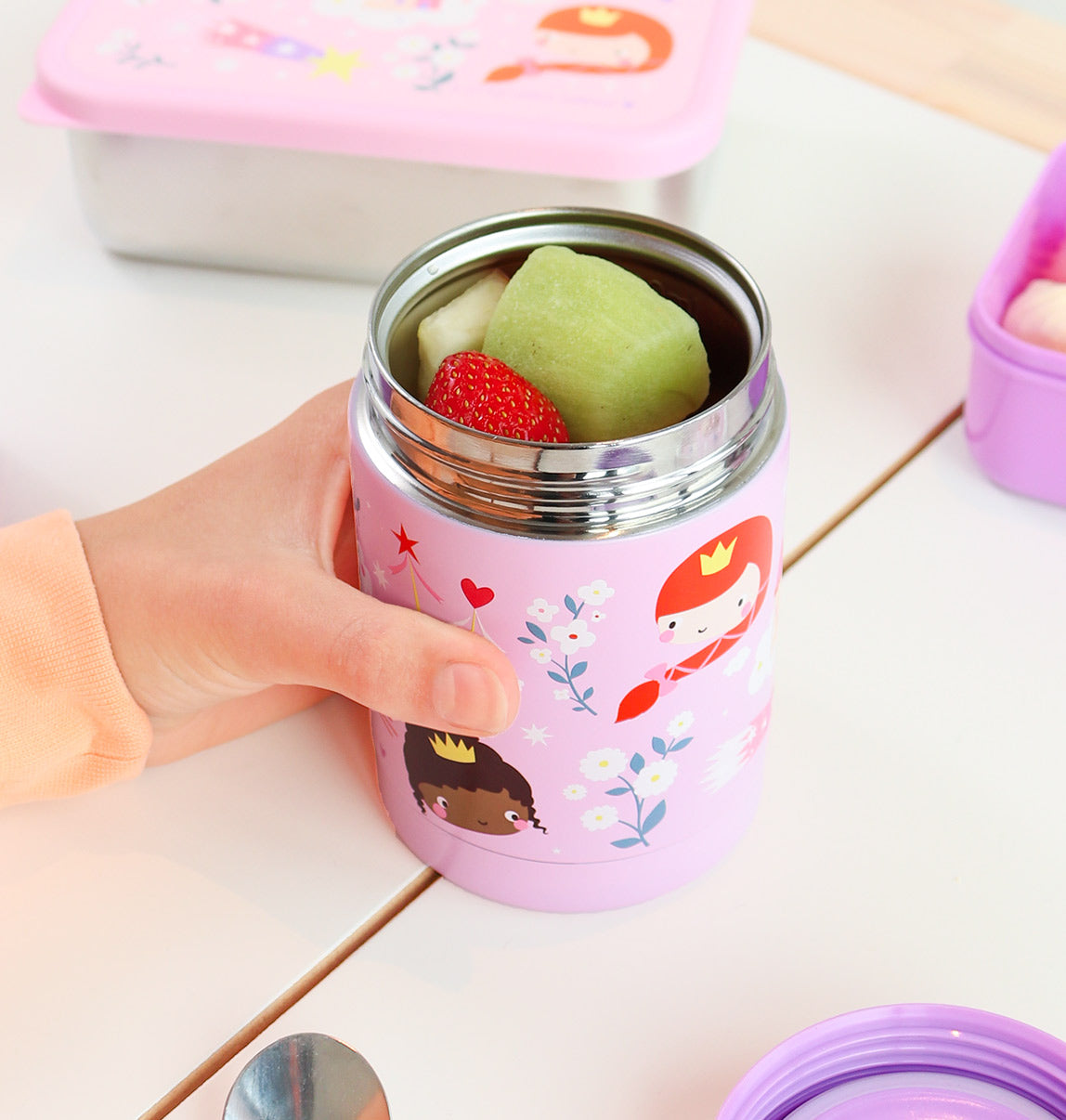 Pot alimentaire isotherme en inox - Princesses – vue 7 – A Little Lovely Company
