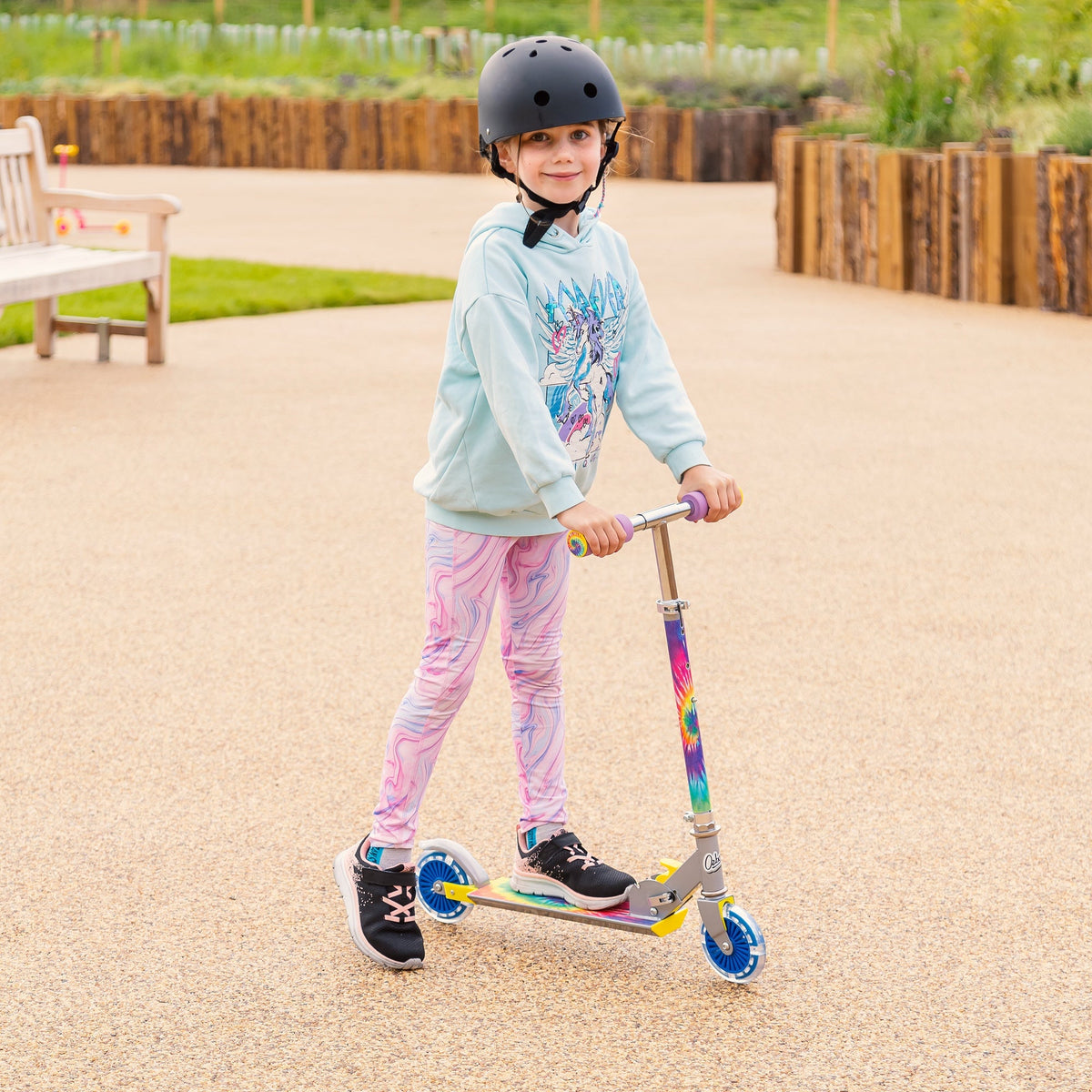 TIE-DYE SCOOTER WITH FLASHING WHEELS