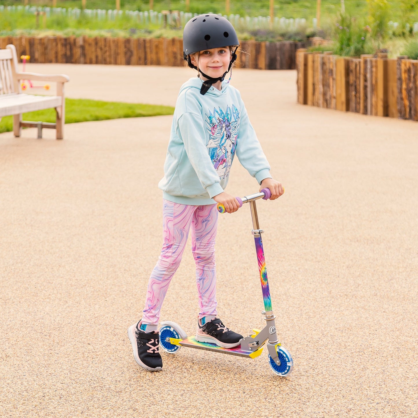 SCOOTER TIE DYE AVEC ROUES CLIGNOTANTES
