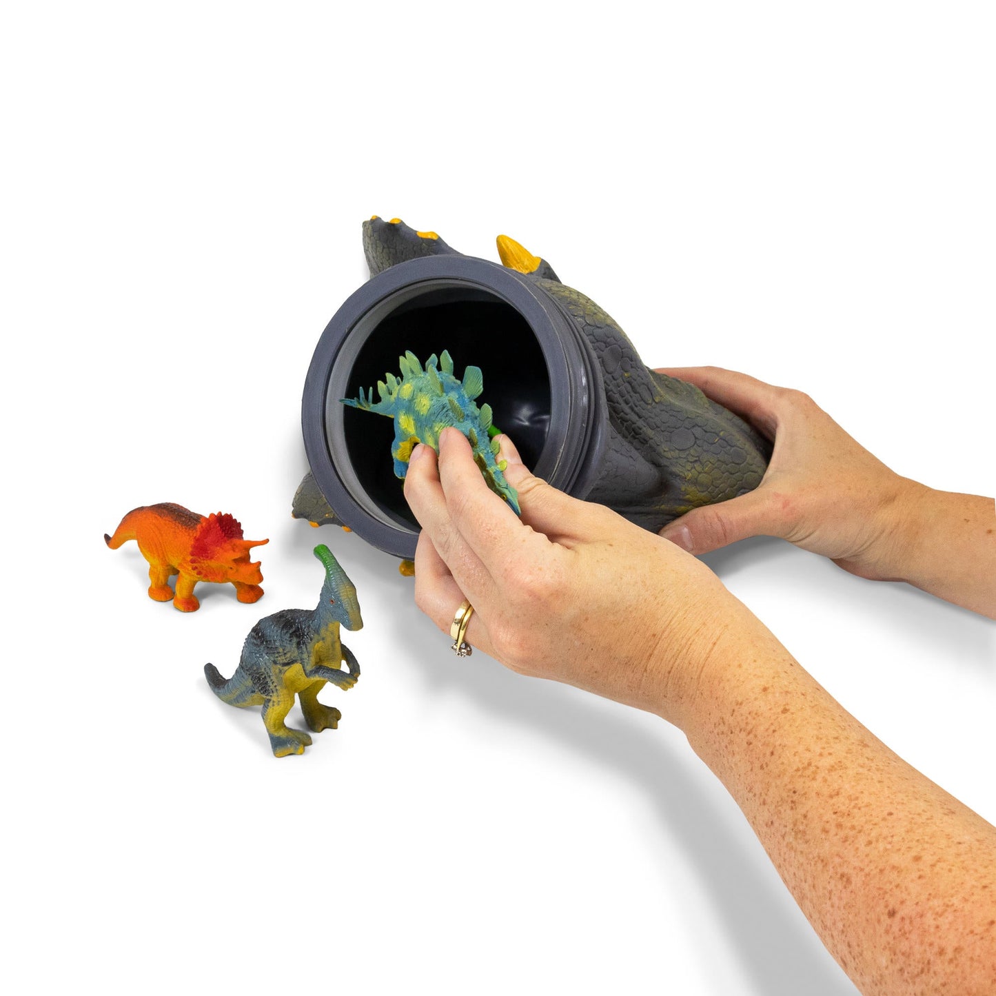 Bathtub with Triceratops dinosaur head (large)