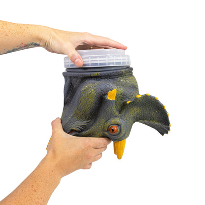 Bathtub with Triceratops dinosaur head (large)