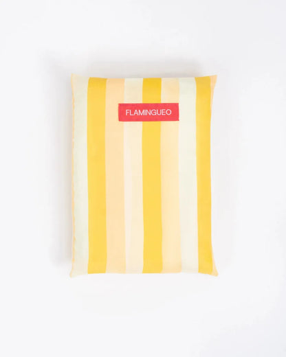Microfiber beach towel with magnets – AURA