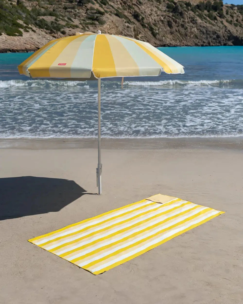 Microfiber beach towel with magnets – AURA