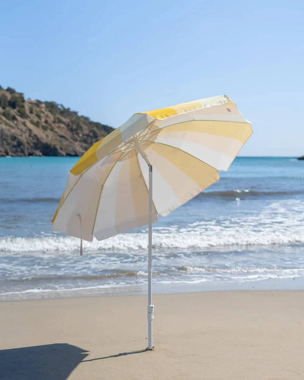 Premium Compact Beach Umbrella – GROOVIE