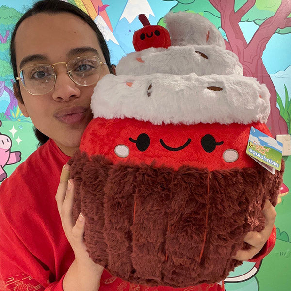 Peluche Comfort Food Squishable – Cupcake Red Velvet