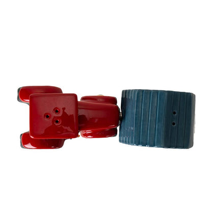 Tractor &amp; Barn Salt and Pepper Shaker Set 16126